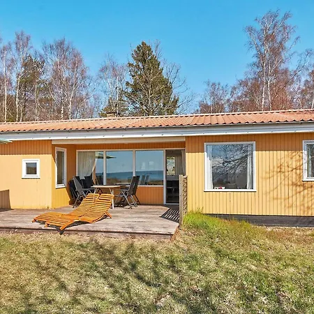 6 Person In Aakirkeby-by Traum * Vester Somarken