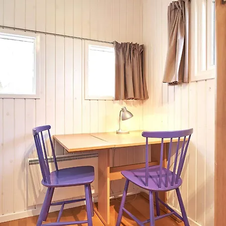 6 Person In Aakirkeby-by Traum